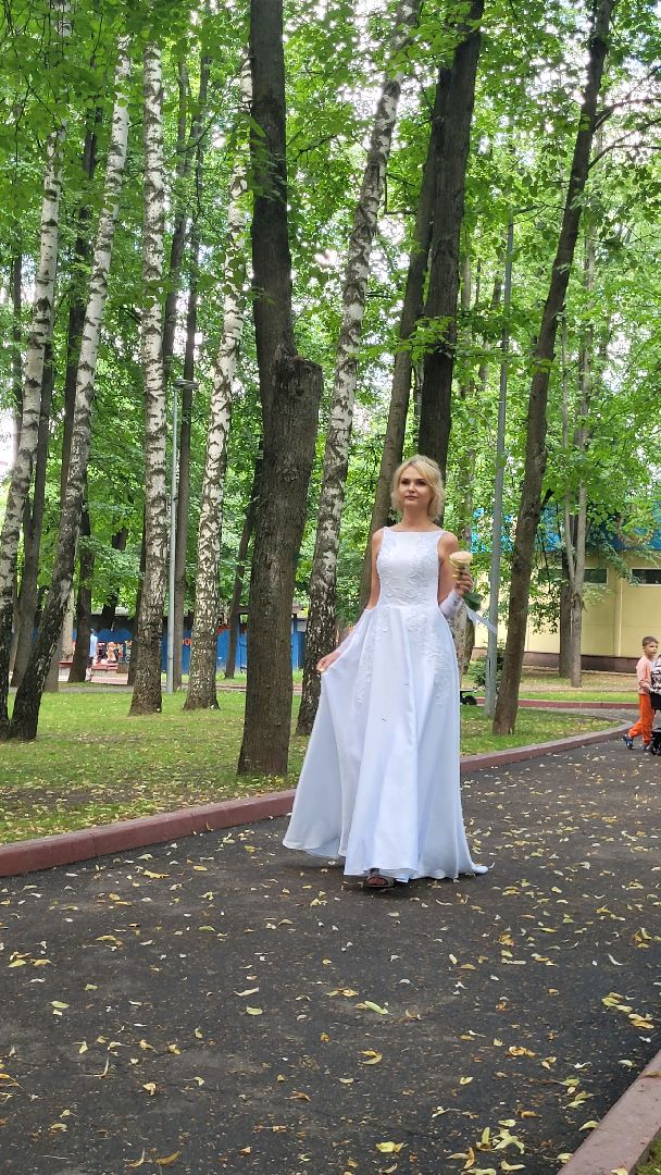 невесты; наряды; видное; парад