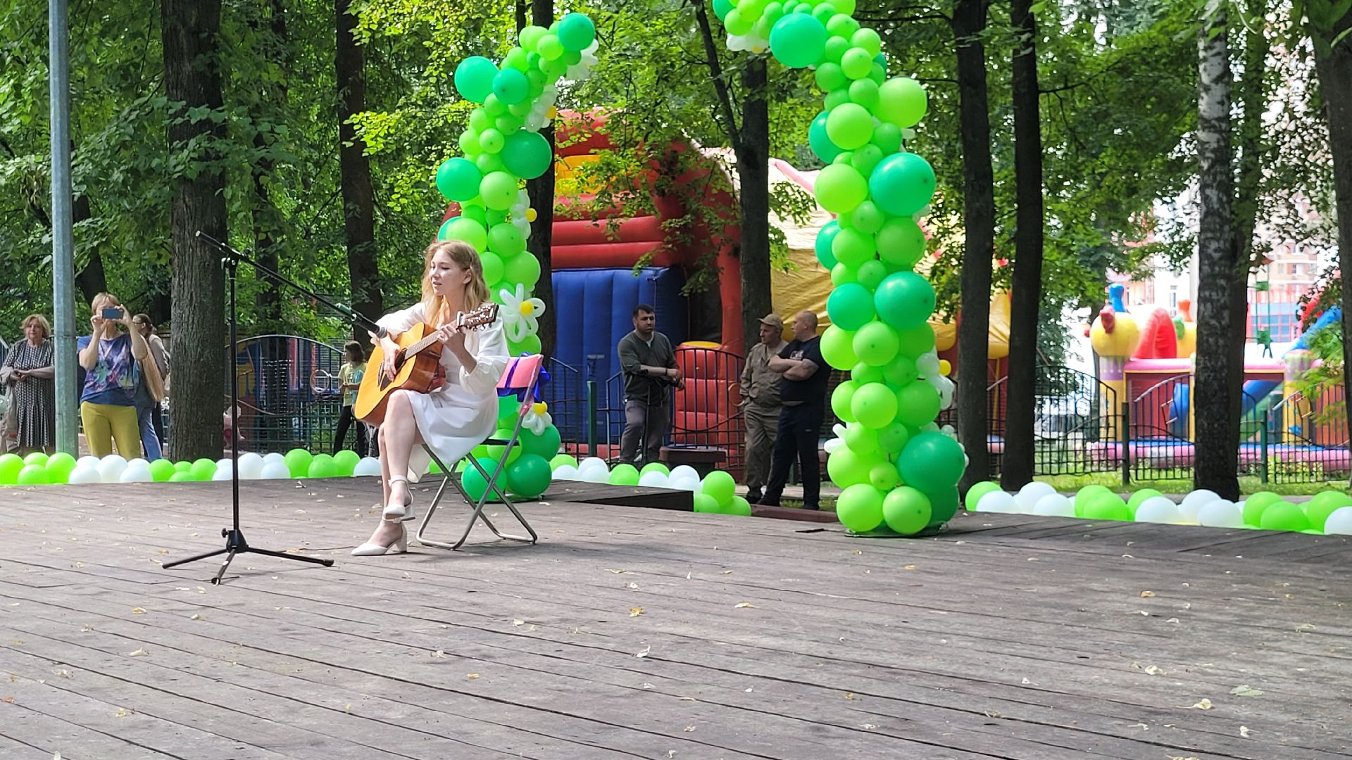 невесты; наряды; видное; парад