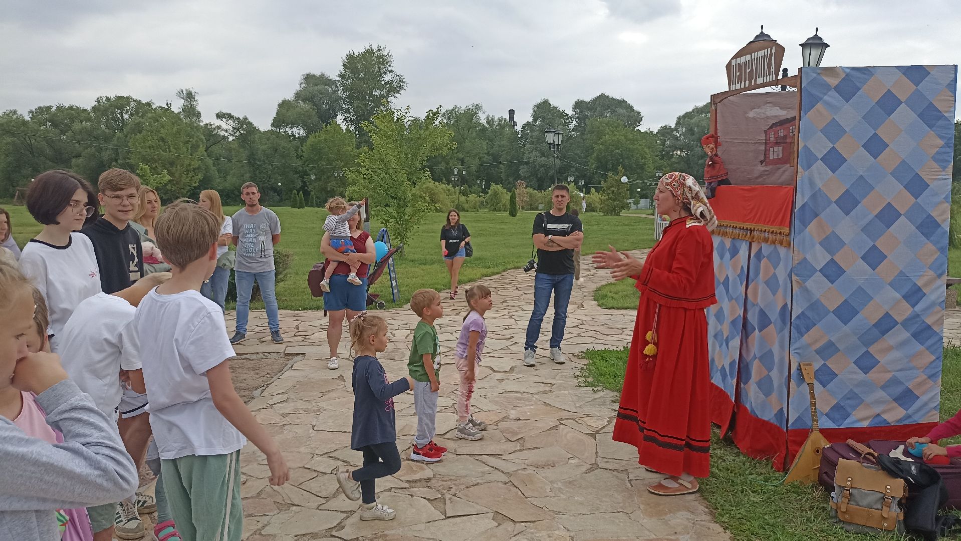 Серпухов, Подмосковье, Принарский парк, кукольный театр, День семьи, любви и верности