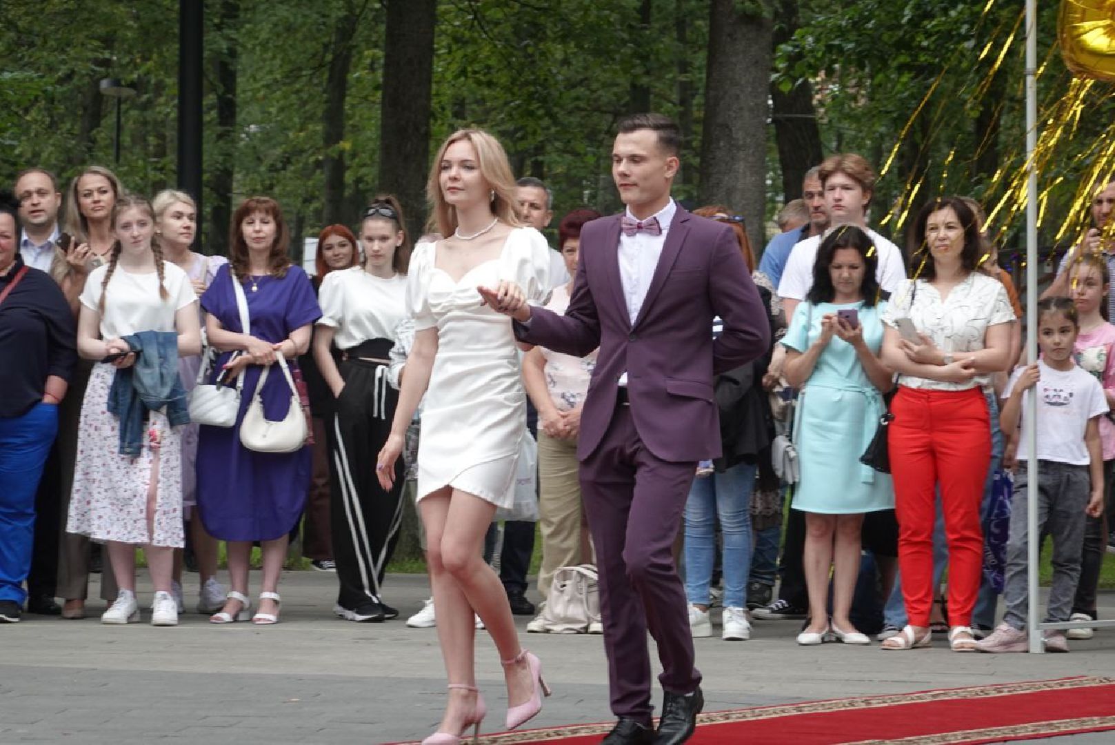 Серпухов, Подмосковье, парк имени Олега Степанова, выпускники, День семьи, любви и верности, медалисты