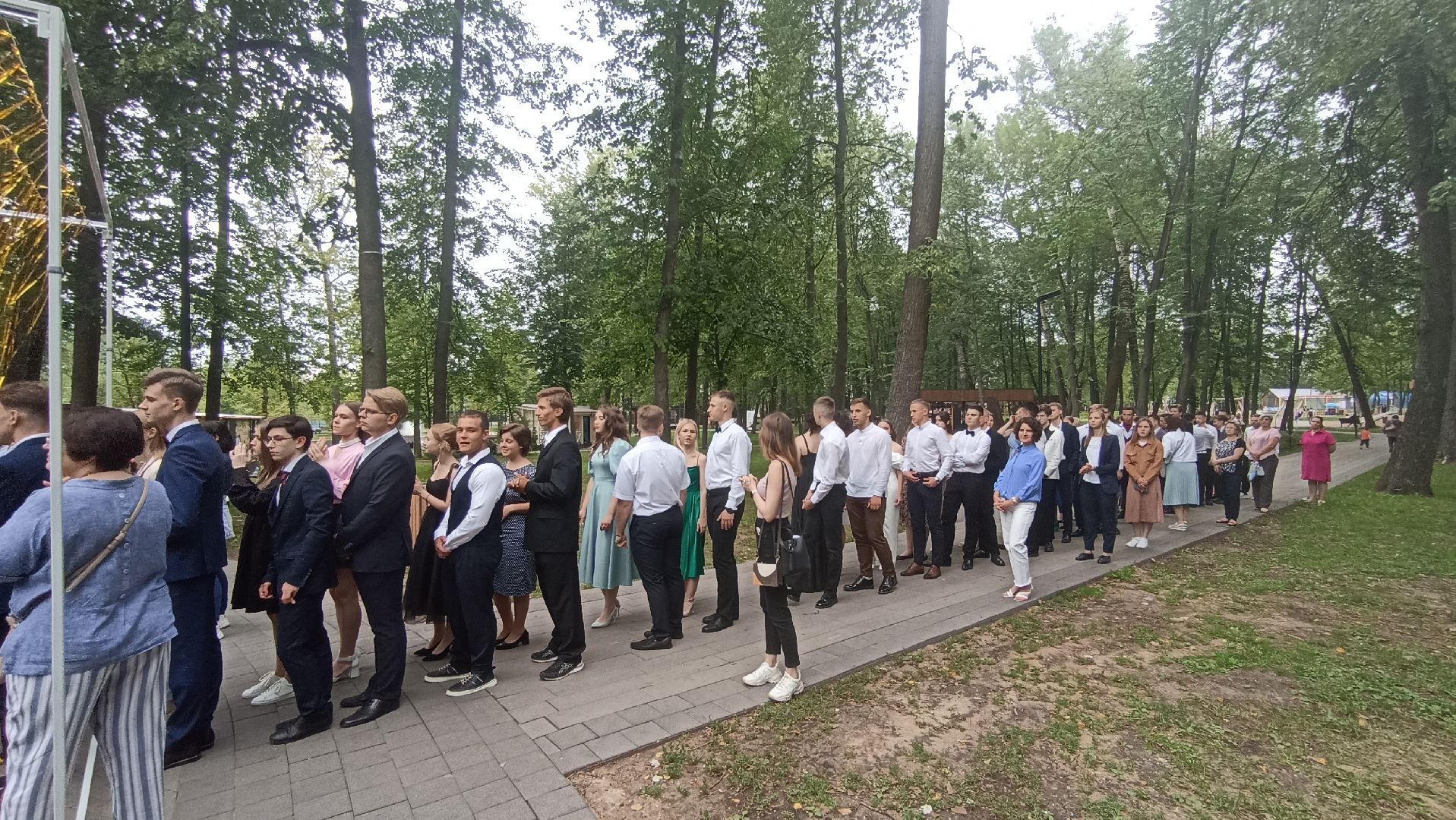 Серпухов, Подмосковье, парк имени Олега Степанова, выпускники, День семьи, любви и верности, медалисты