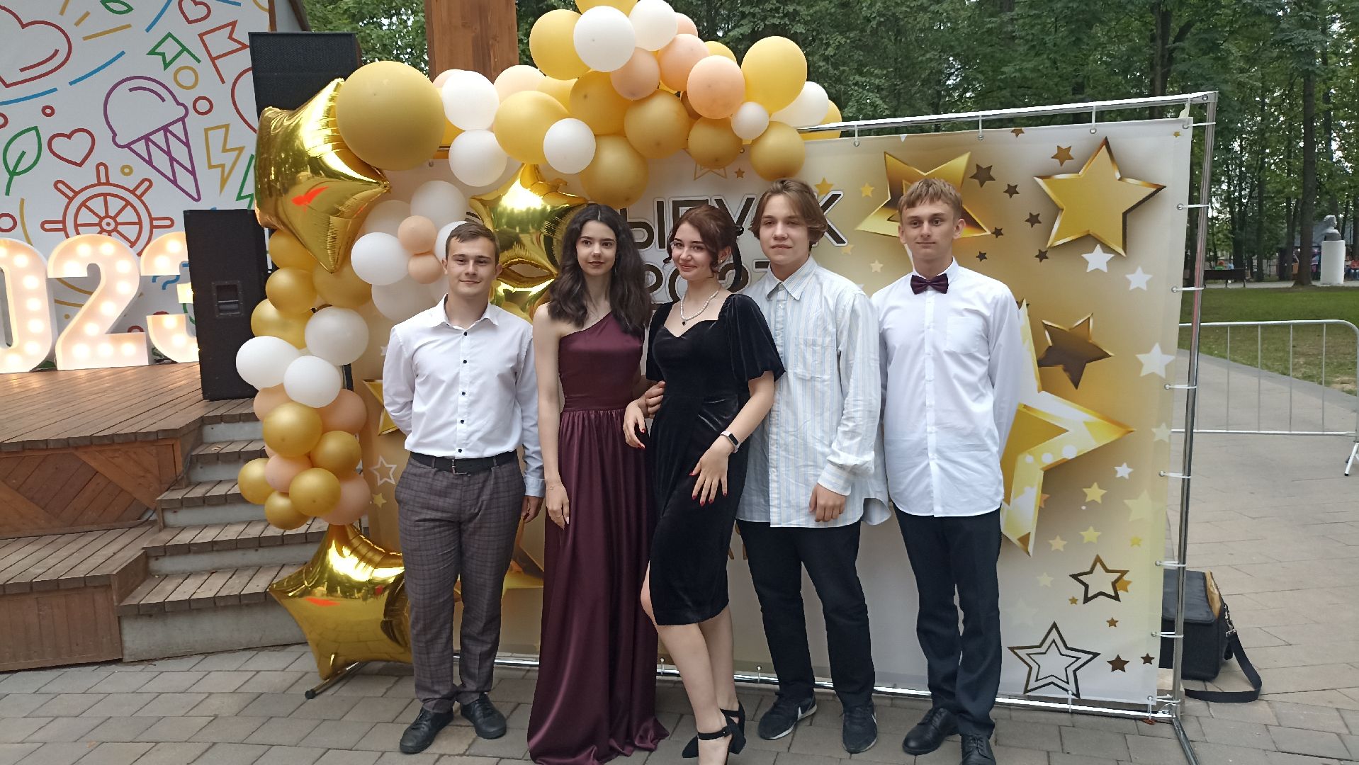 Серпухов, Подмосковье, парк имени Олега Степанова, выпускники, День семьи, любви и верности, медалисты