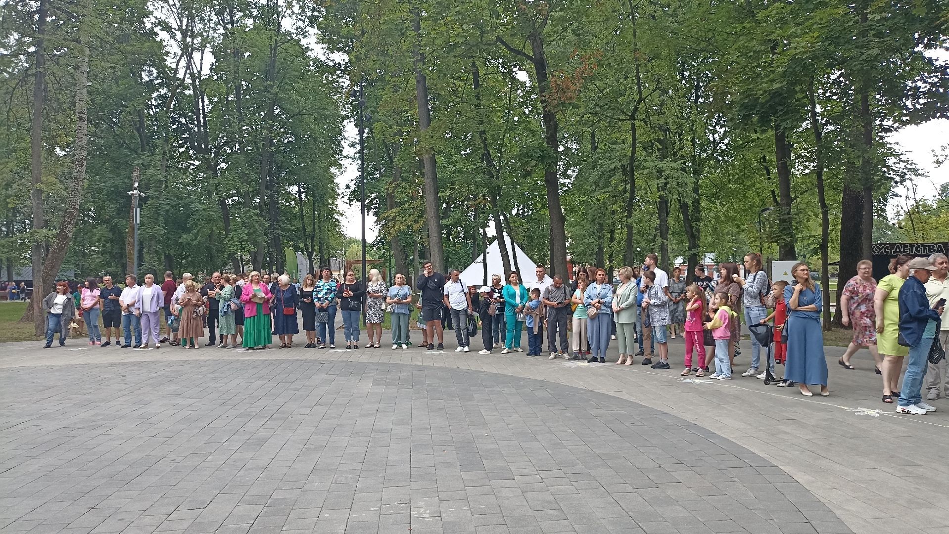 Серпухов, Подмосковье, парк имени Олега Степанова, выпускники, День семьи, любви и верности, медалисты