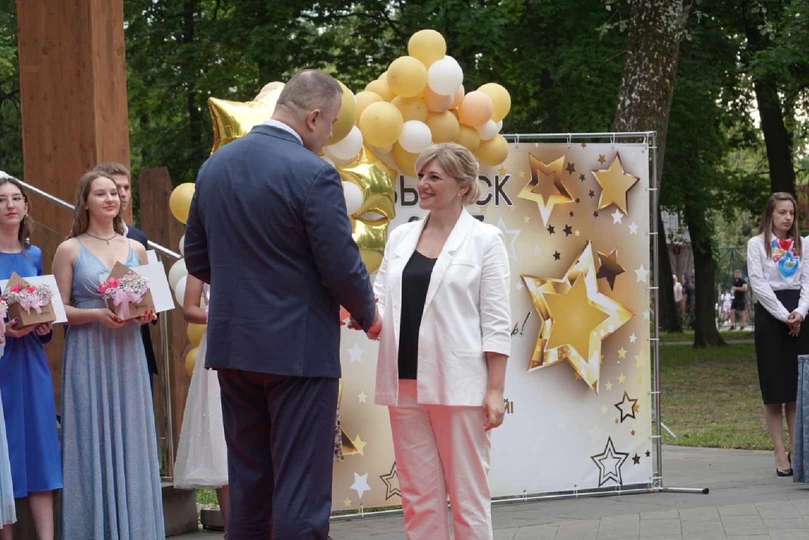 Серпухов, Подмосковье, парк имени Олега Степанова, выпускники, День семьи, любви и верности, медалисты