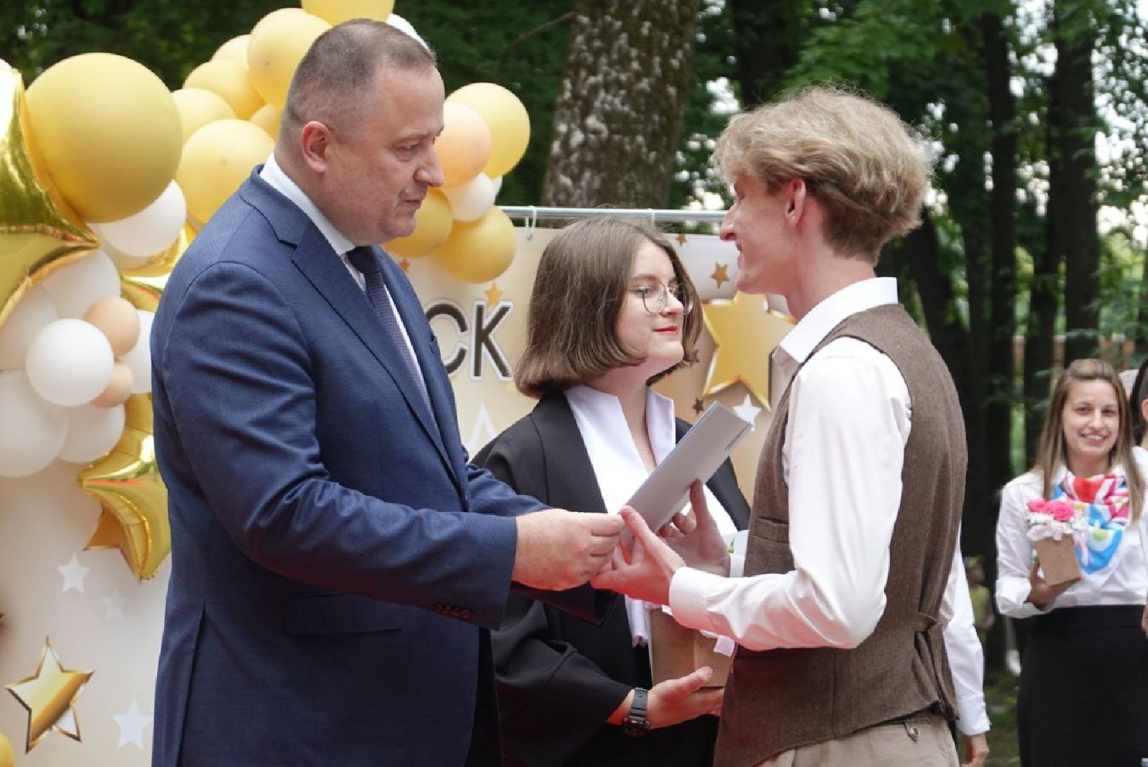 Серпухов, Подмосковье, парк имени Олега Степанова, выпускники, День семьи, любви и верности, медалисты