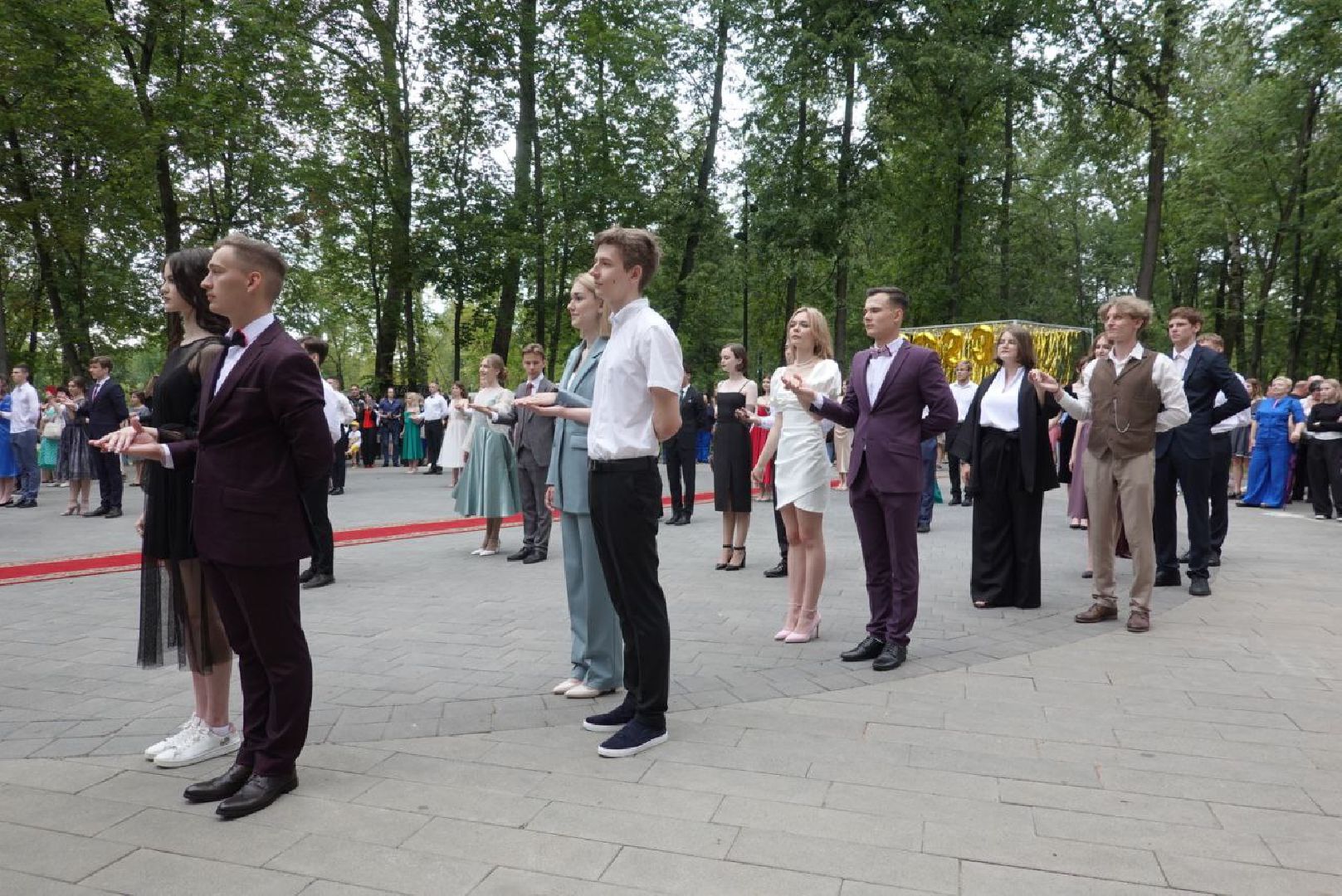 Серпухов, Подмосковье, парк имени Олега Степанова, выпускники, День семьи, любви и верности, медалисты