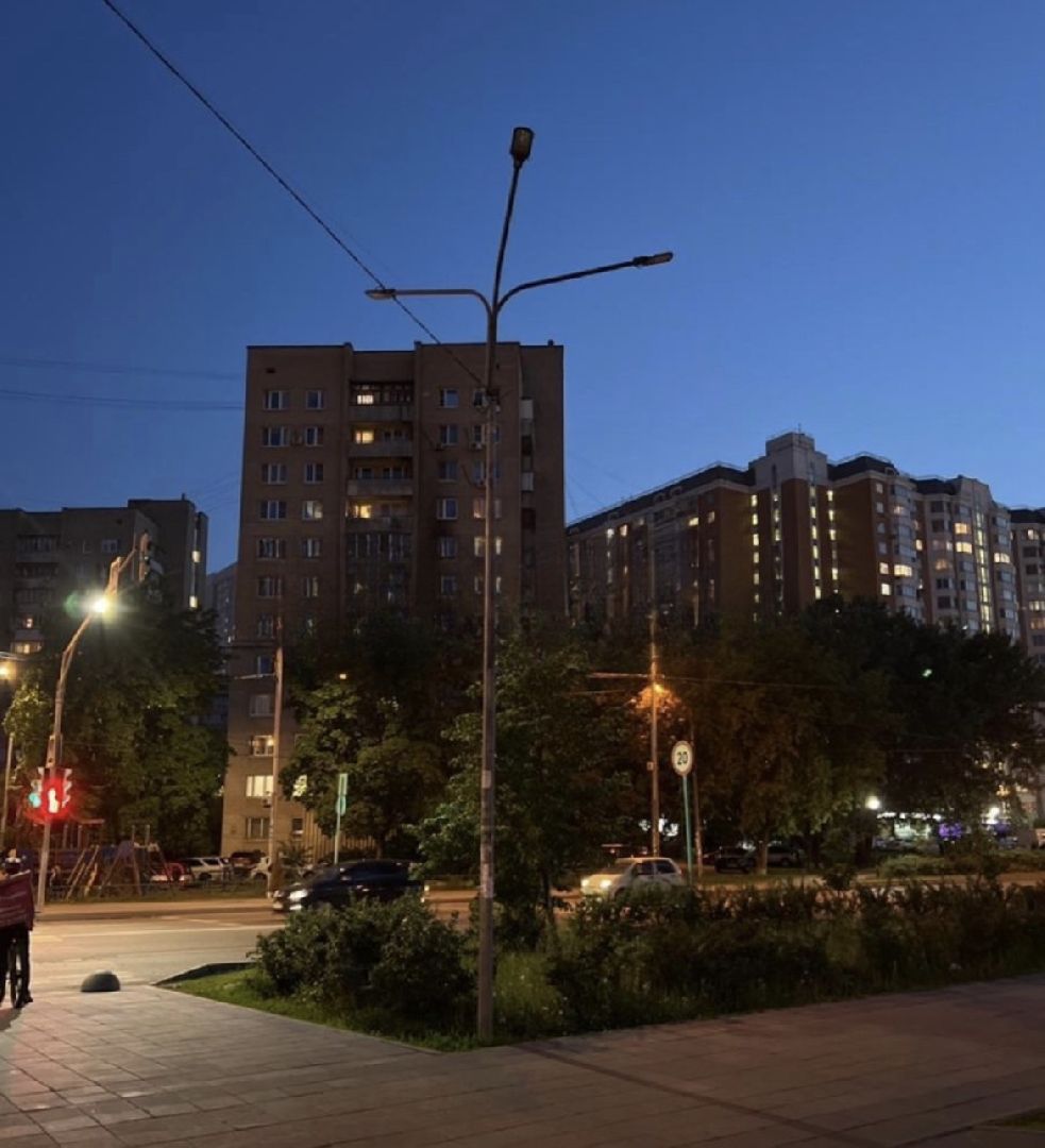 Фонарь, освещение, улица, пешеходы