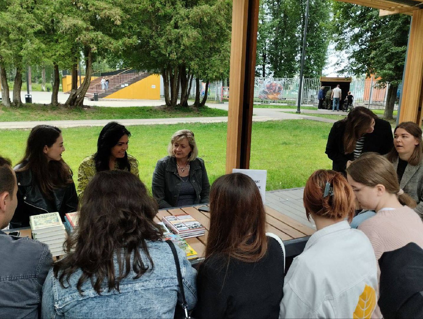 Наро-Фоминск, Центральный парк, книги, акция, молодёжь Подмосковья, гуманитарная помощь