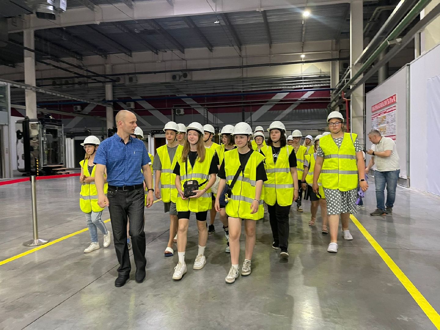 Серпухов, Подмосковье, губернатор, завод, экскурсия, подростки