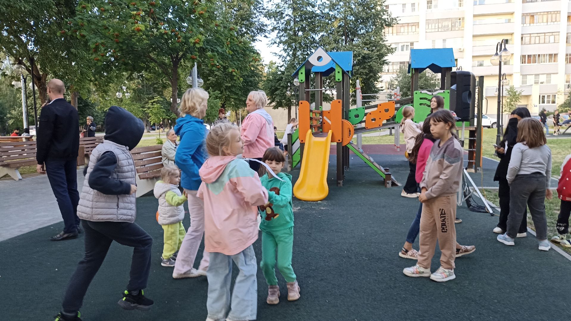Серпухов, Подмосковье, день двора, дети, праздник, детская площадка