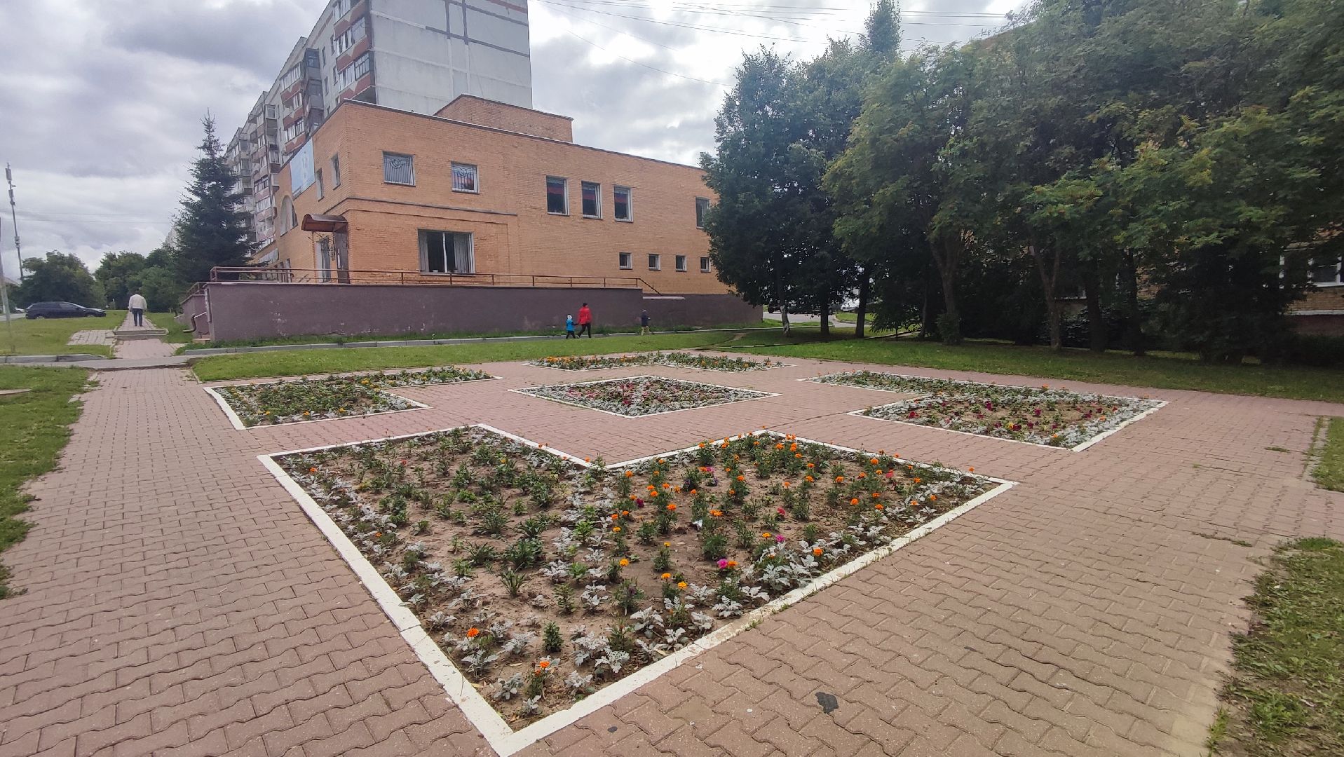Кашира, благоустройство, площадь, цветы, клумбы, бархатцы