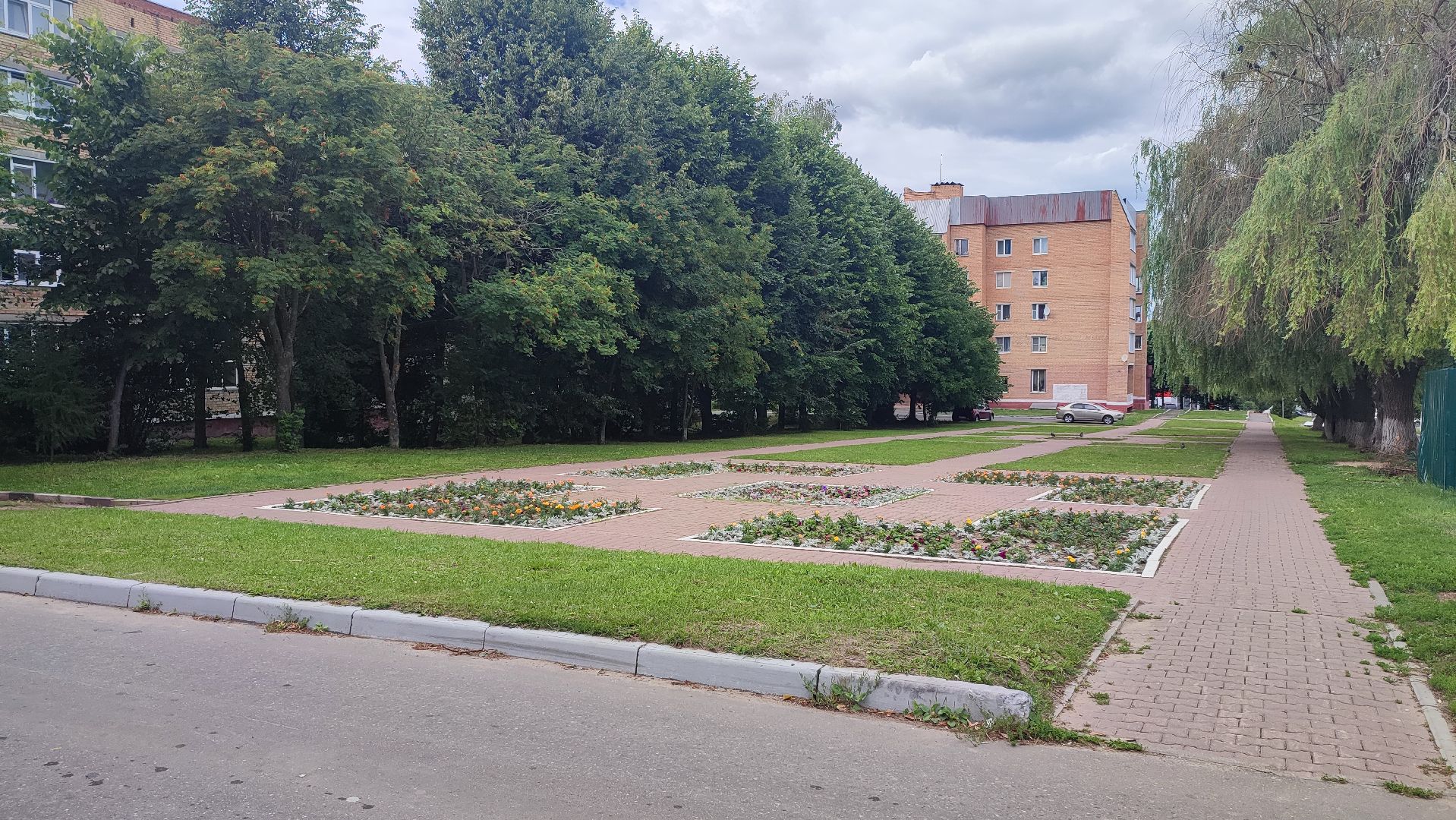 Кашира, благоустройство, площадь, цветы, клумбы, бархатцы