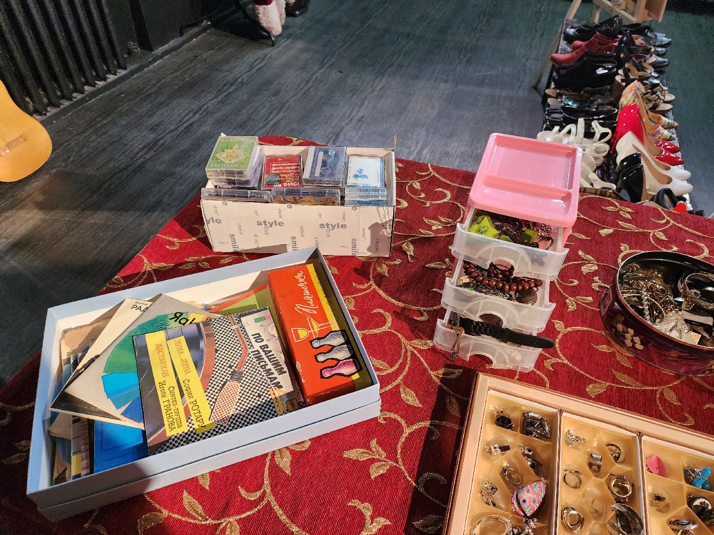 Долгопрудный, театр, перформанс, барахолка, распродажа, костюмы, реквизит