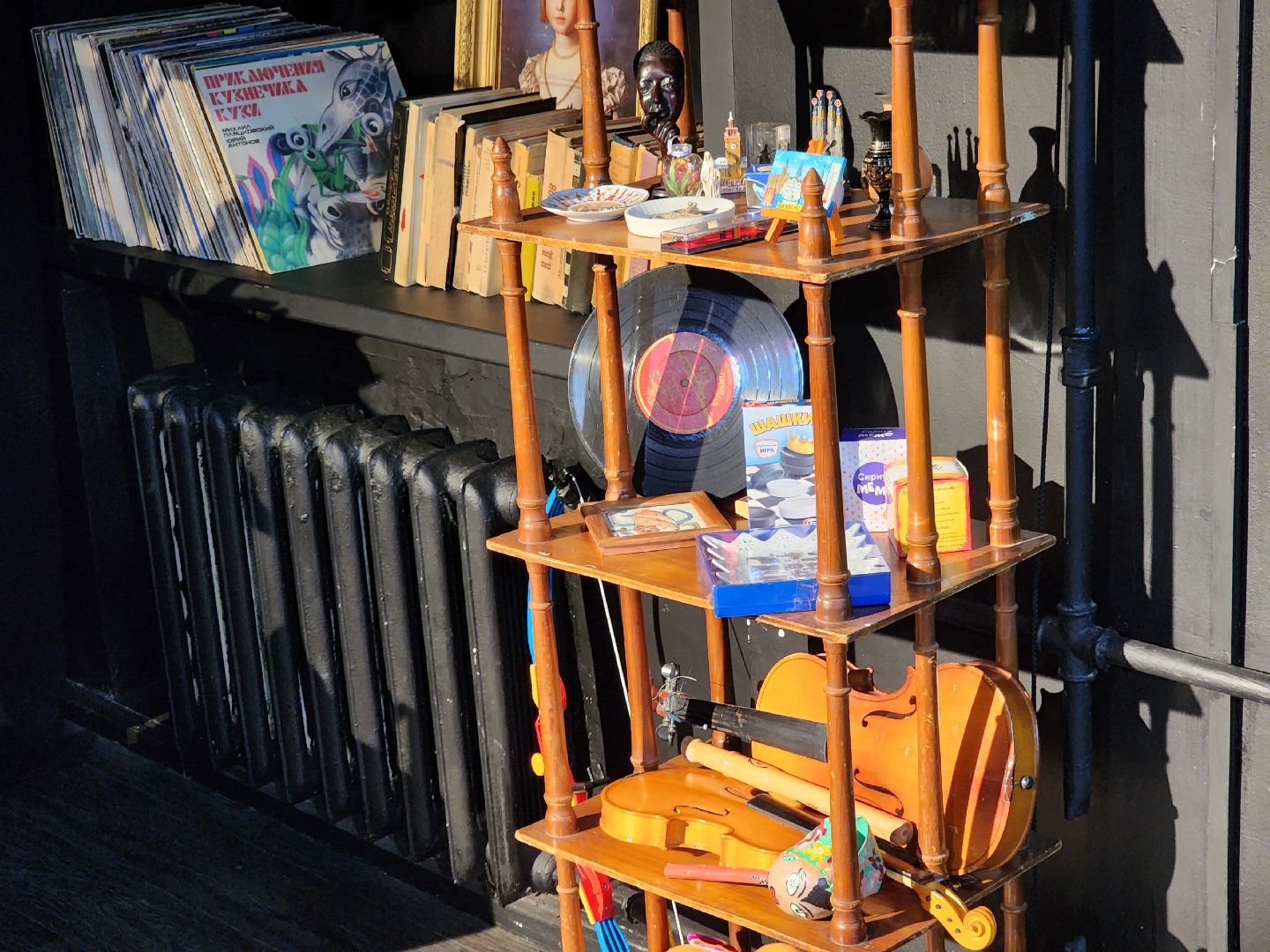 Долгопрудный, театр, перформанс, барахолка, распродажа, костюмы, реквизит