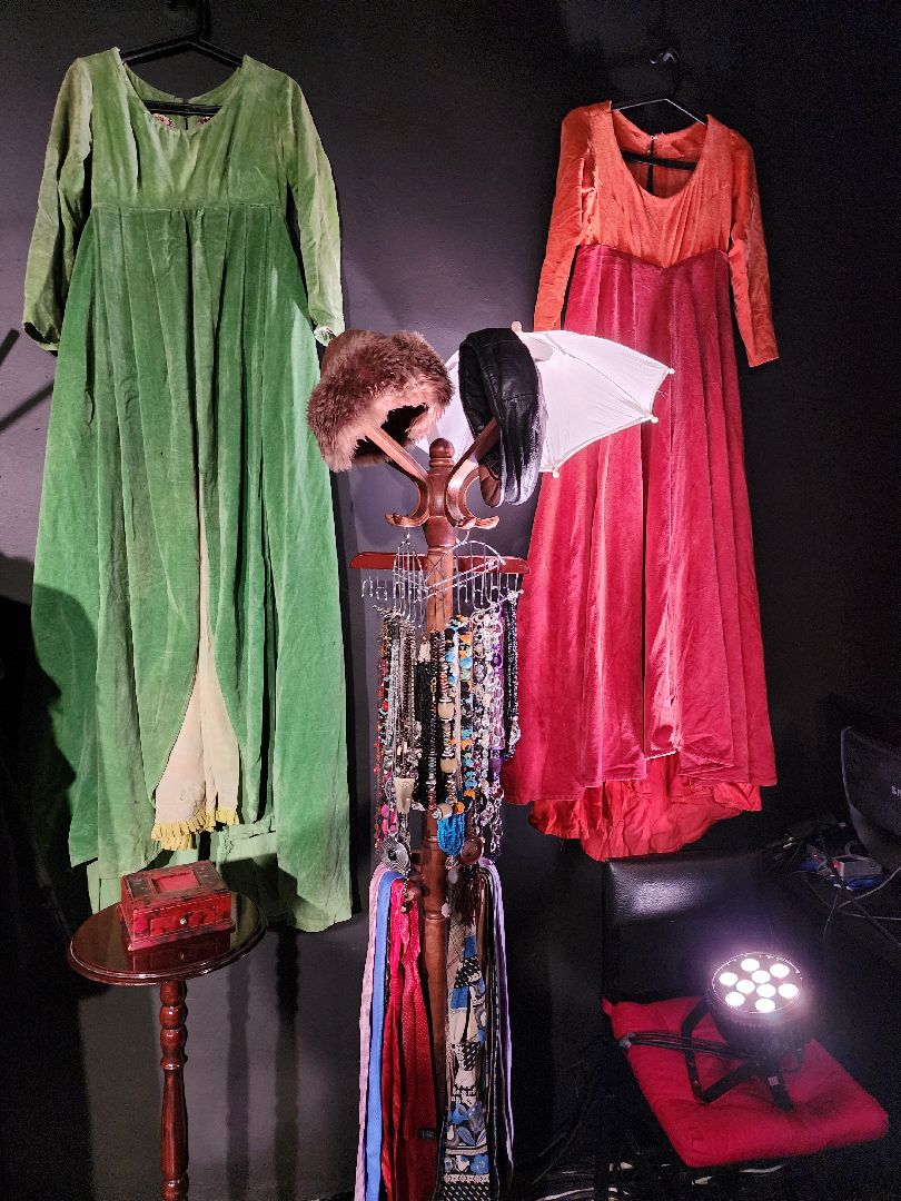 Долгопрудный, театр, перформанс, барахолка, распродажа, костюмы, реквизит