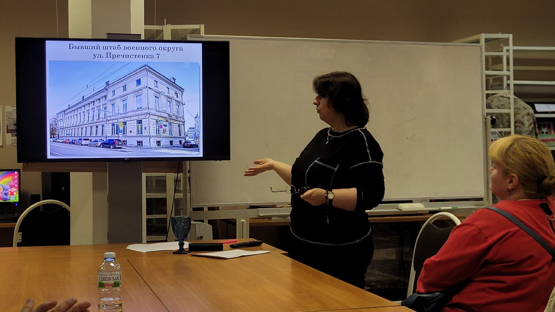 путешествие; прогулка; библиотека; видное