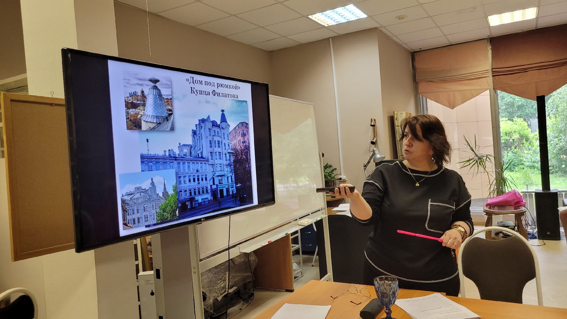 путешествие; прогулка; библиотека; видное