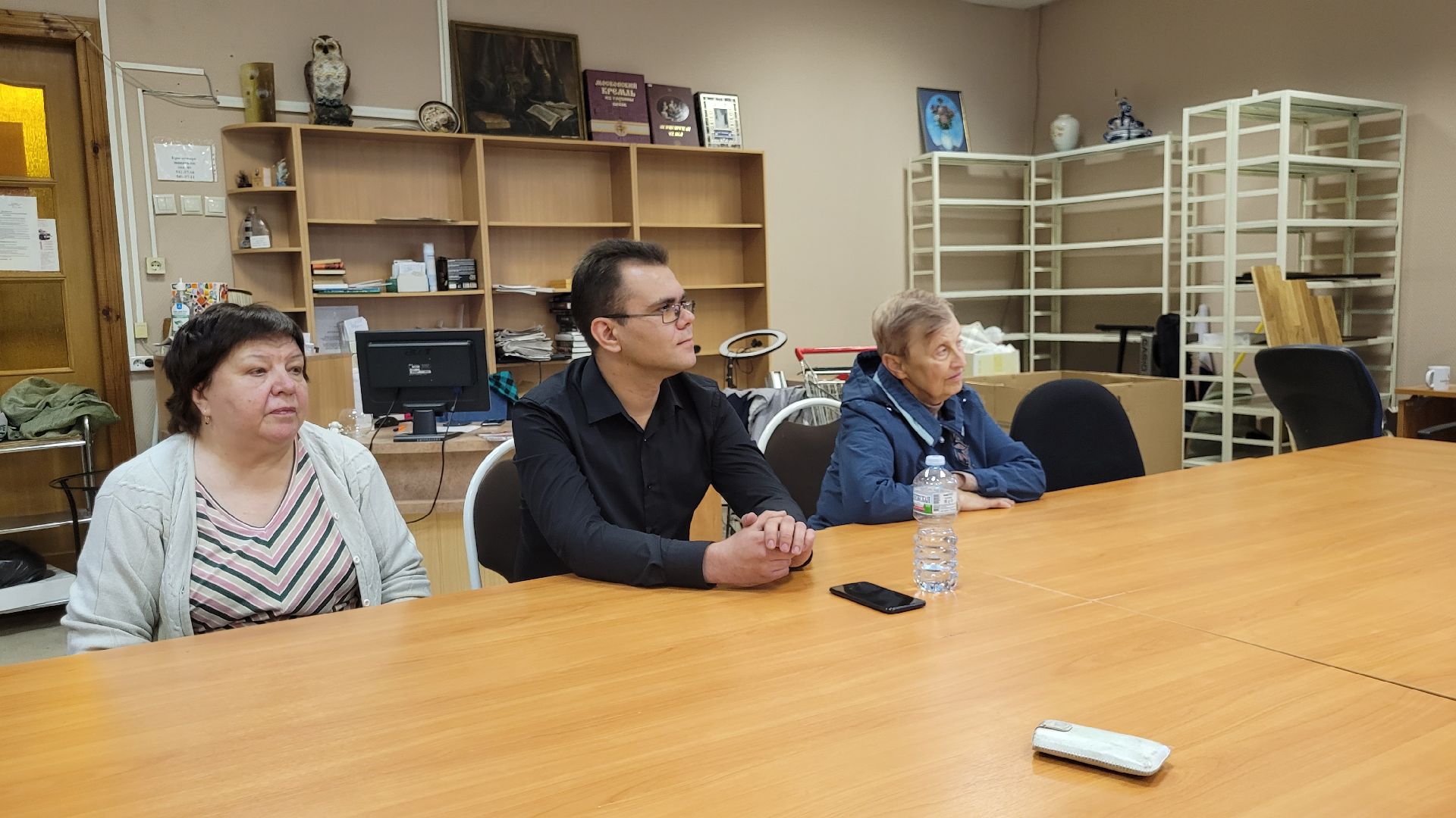 путешествие; прогулка; библиотека; видное