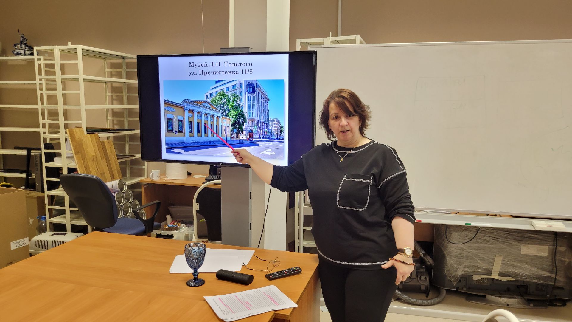 путешествие; прогулка; библиотека; видное