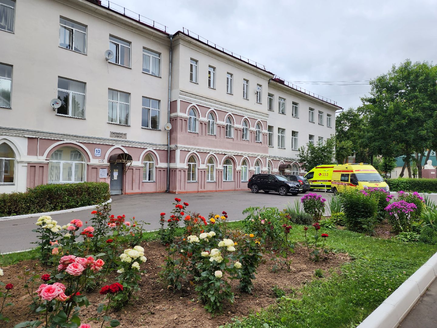 Подольск, благоустройство, цветы, красота, эстетика, ПОКБ, клумба