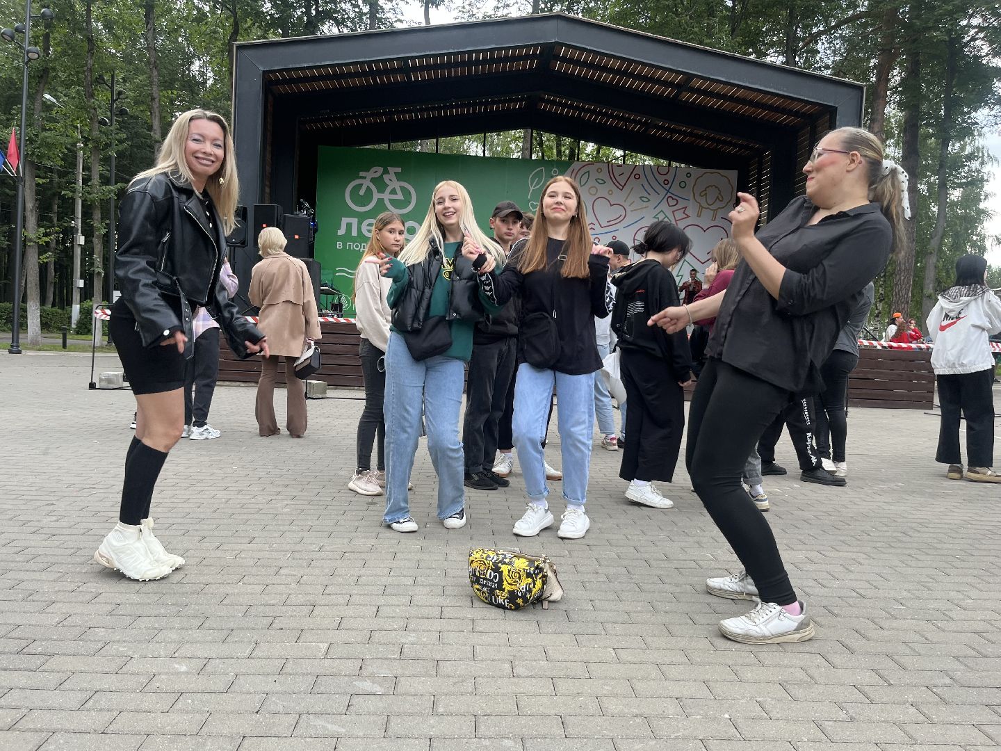 Наро-Фоминск, ночь в парке, дискотека 90-х, лето в Подмосковье