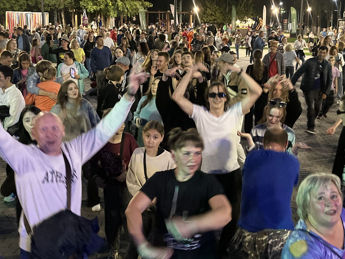 Наро-Фоминск, ночь в парке, дискотека 90-х, лето в Подмосковье