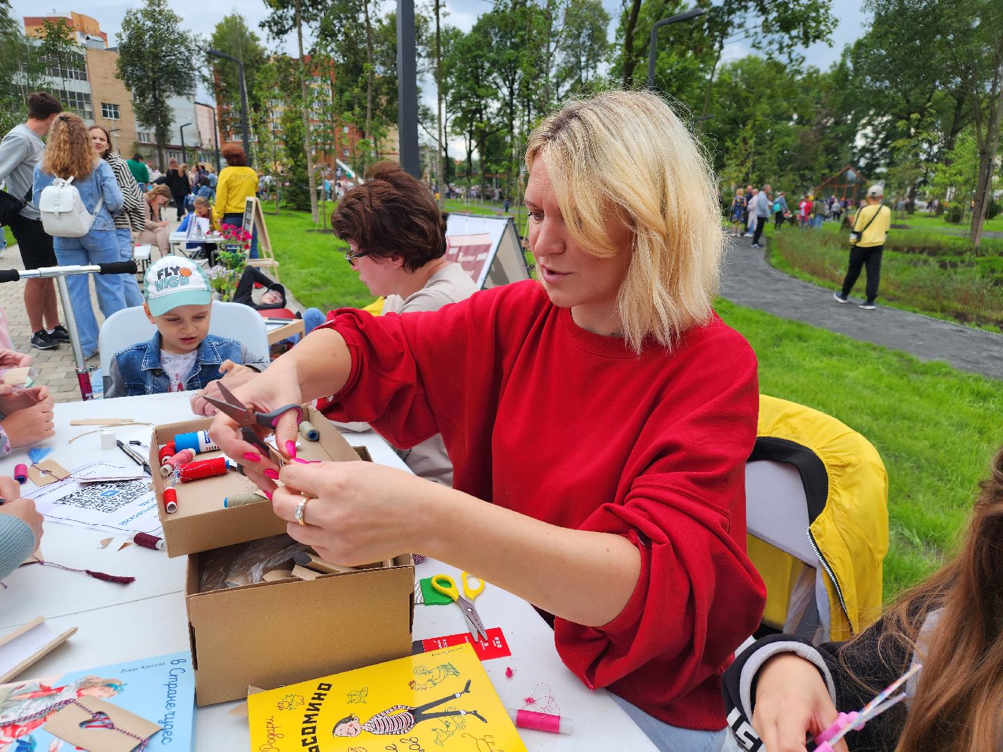 Павловский Посад, городской округ Павловский Посад, библиотека, книги, веранда, Дубрава, парк, природа
