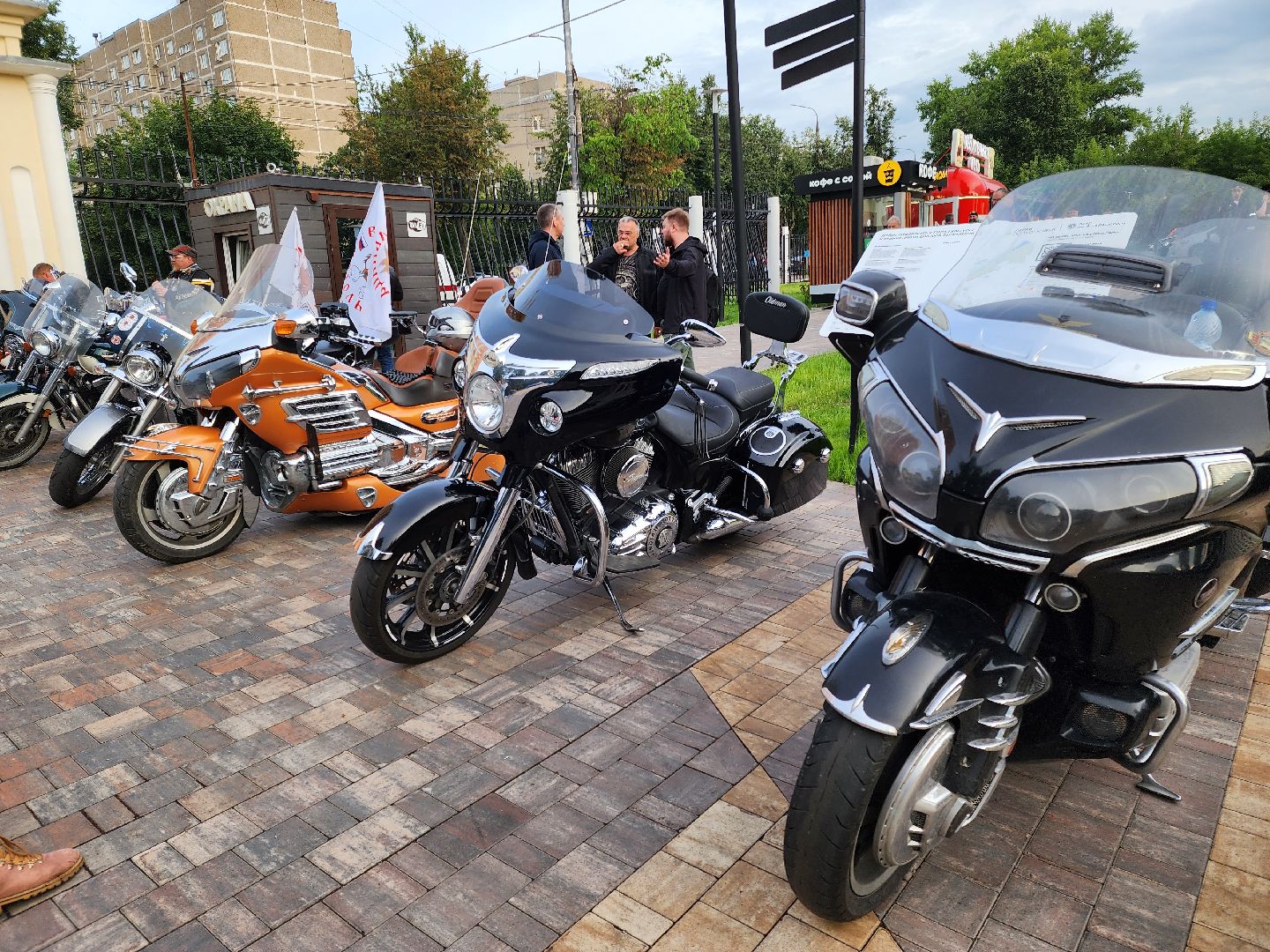 Подольск, ночь в парке, лето в Подмосковье, отдых