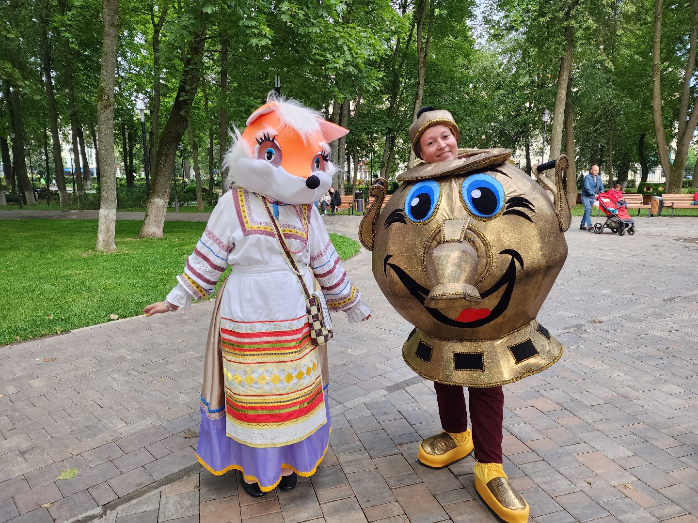 Подольск, ночь в парке, лето в Подмосковье, отдых