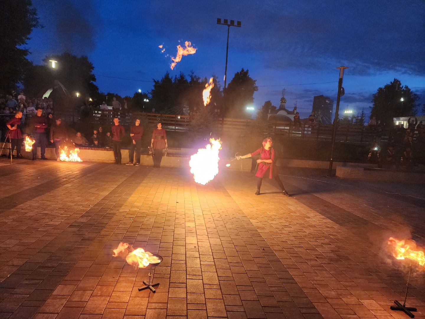 Ночь в парке, файер-шоу, огонь, праздник, Подольск, лето в Подмосковье