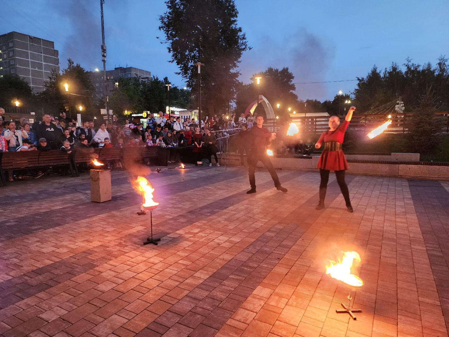 Ночь в парке, файер-шоу, огонь, праздник, Подольск, лето в Подмосковье