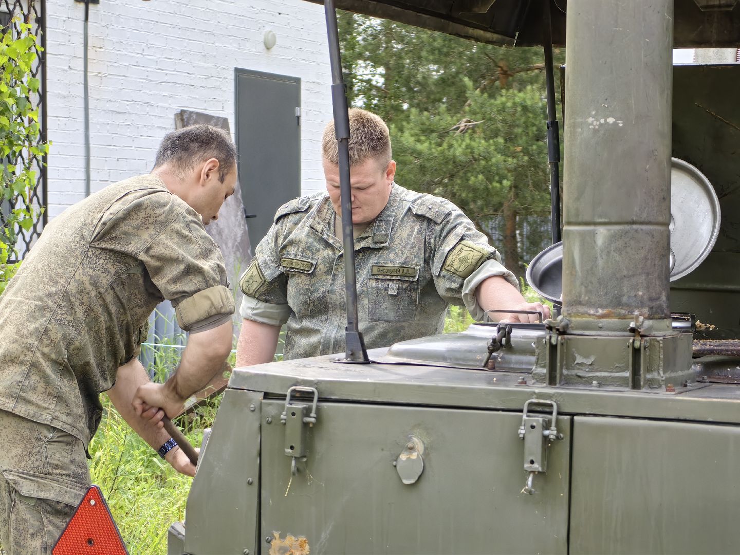 Фестиваль, полевая кухня, каша, чай, храм