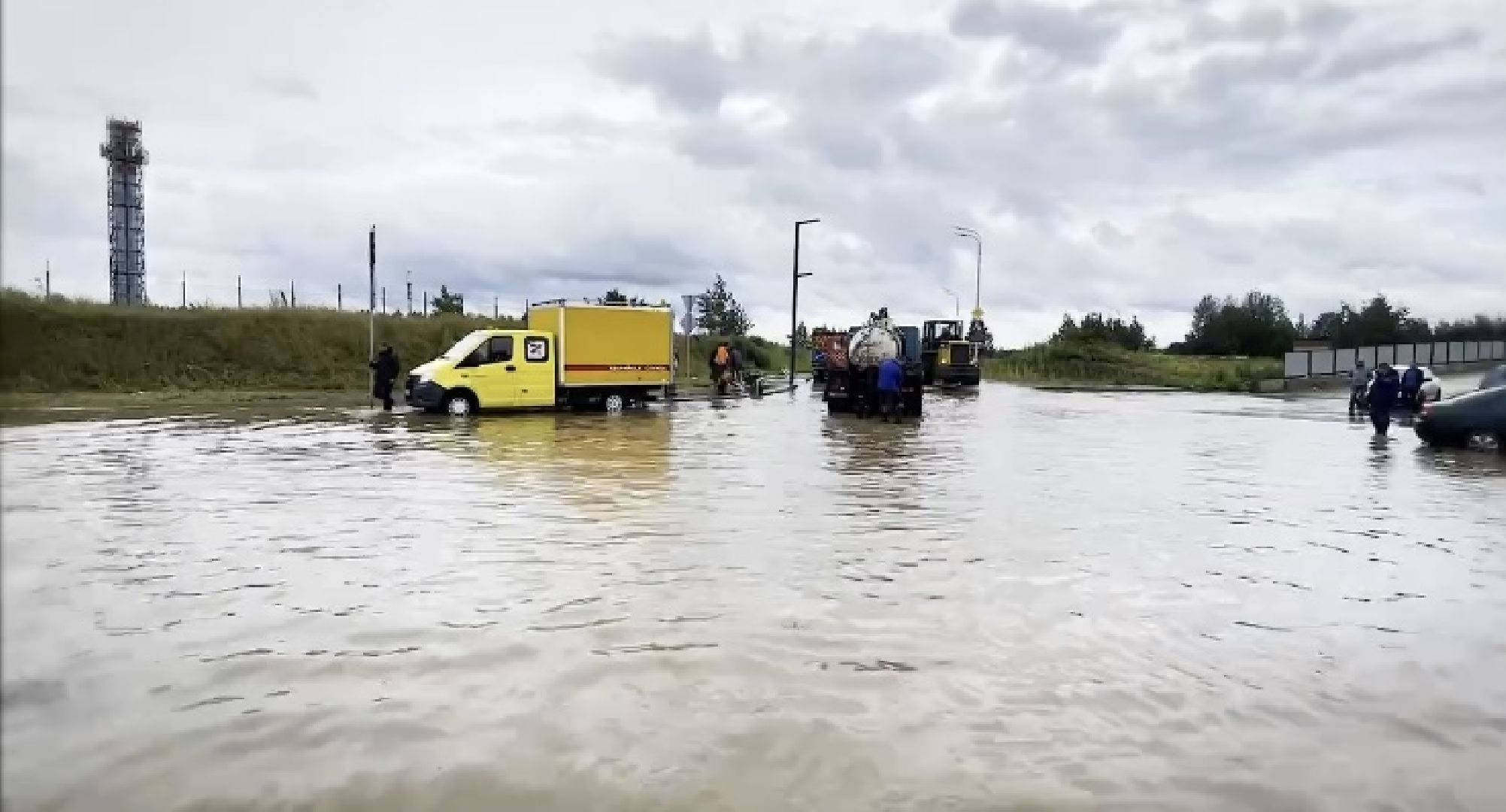 Дождь, потоп в Красногорске, Подмосковье,ЧП,летние дожди, дождь, ливень,люди