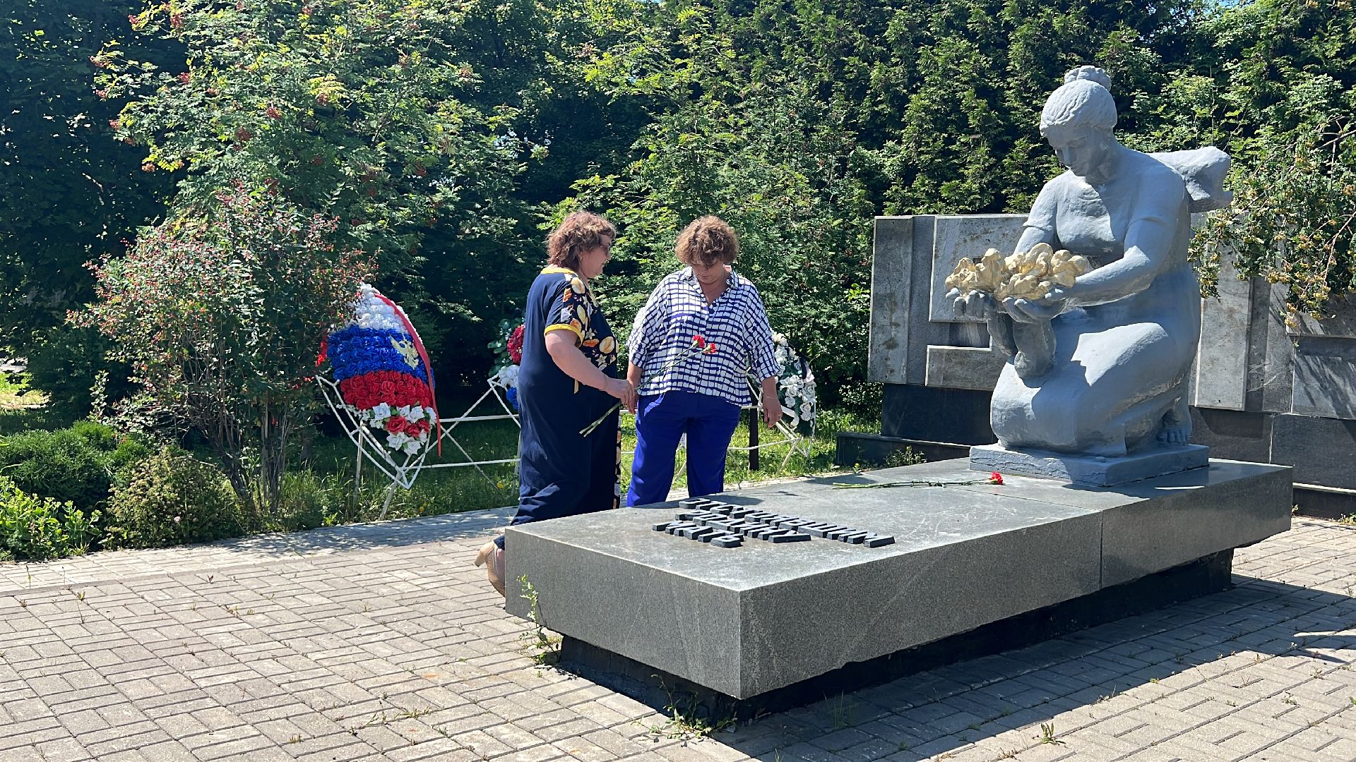 Химки, Сходня, монумент, памятник, Скорбящая мать, Сталинградская битва, Великая Отечественная война