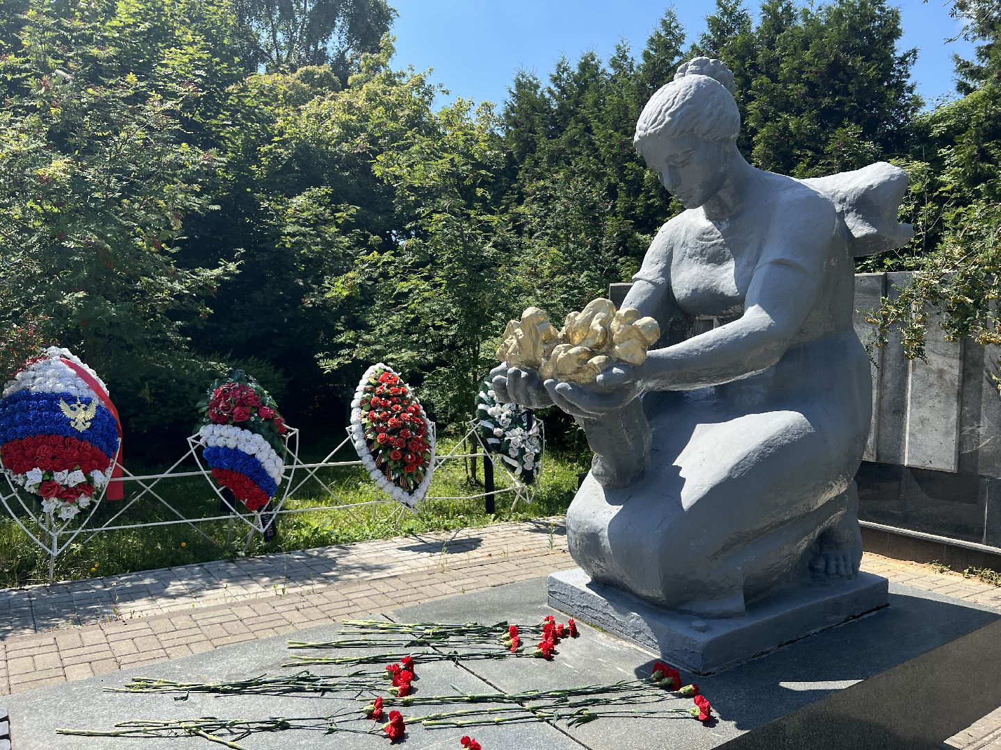 Химки, Сходня, монумент, памятник, Скорбящая мать, Сталинградская битва, Великая Отечественная война