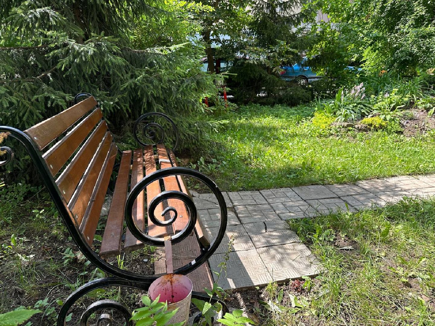 Реутов, благоустройство, сквер, цветы, лавочки, плитка