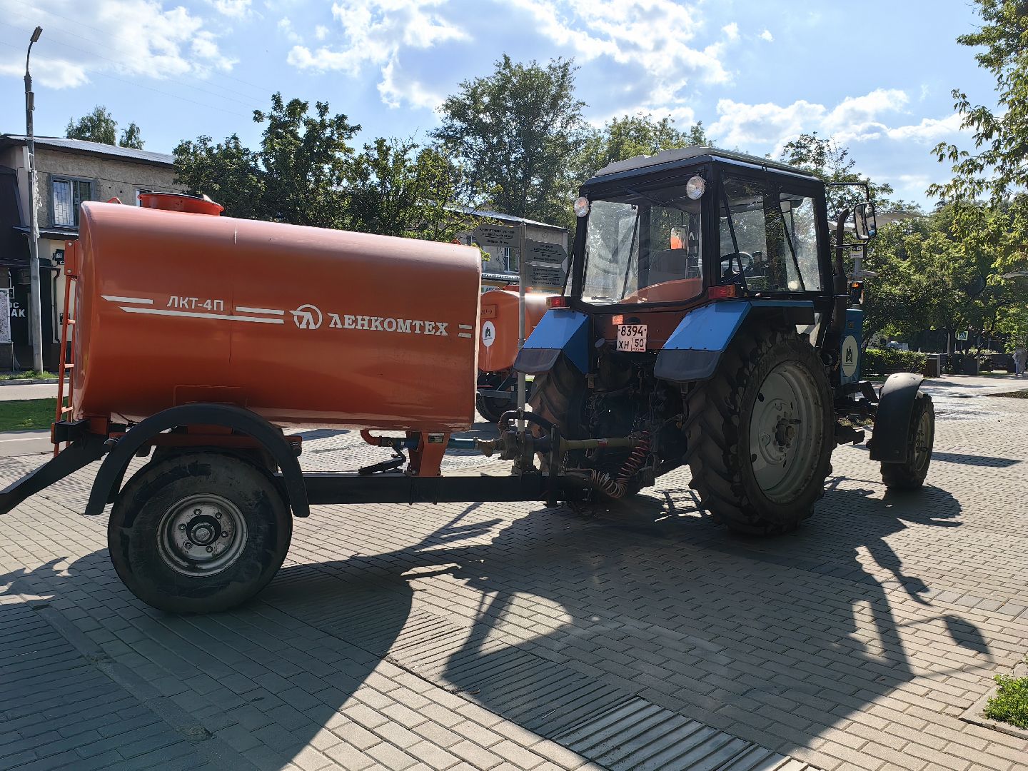 Дорога, пешеходная зона, асфальт, трактор, уборка