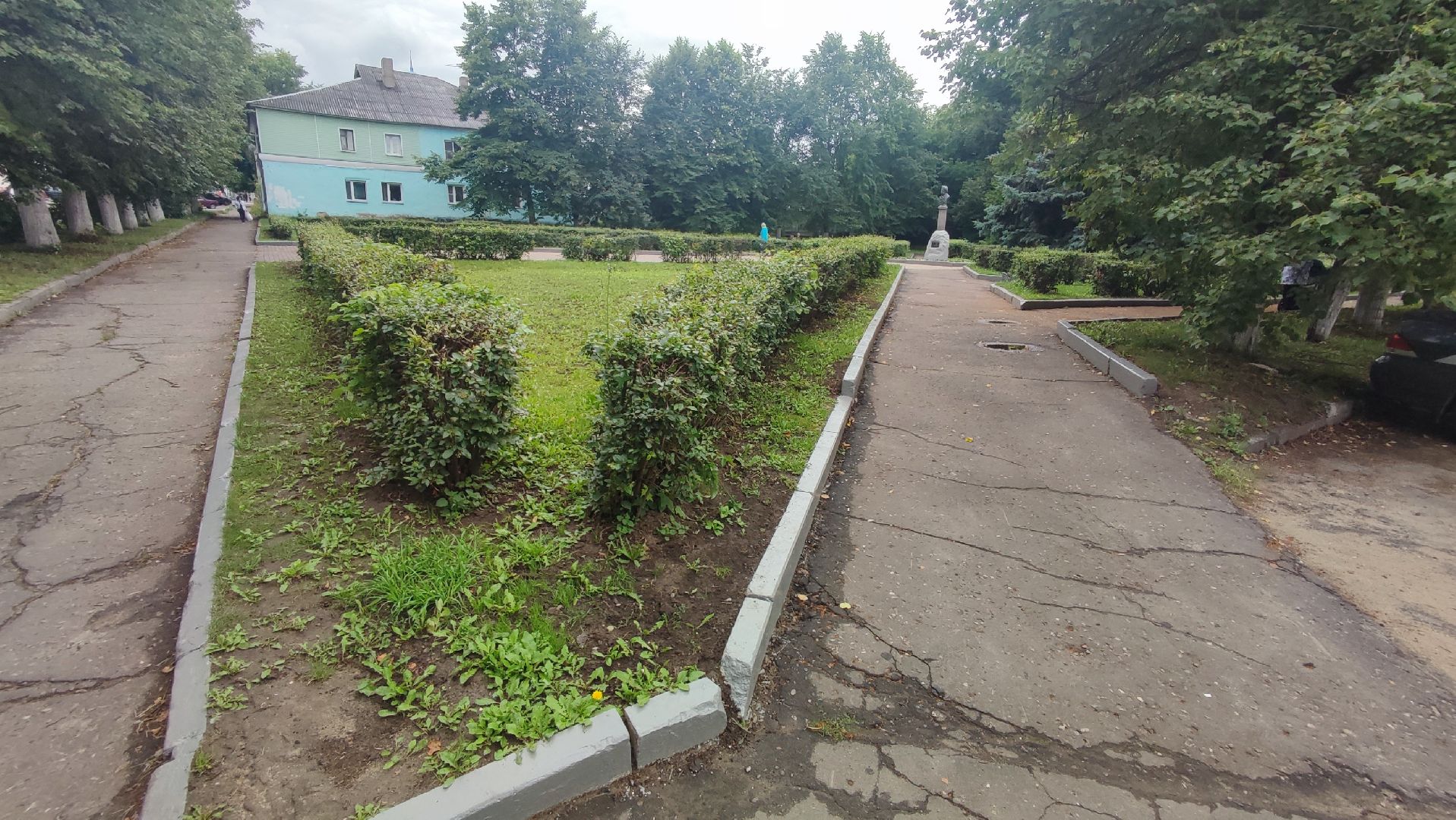 Кашира, Пушкинский сквер, благоустройство, газоны, цветы