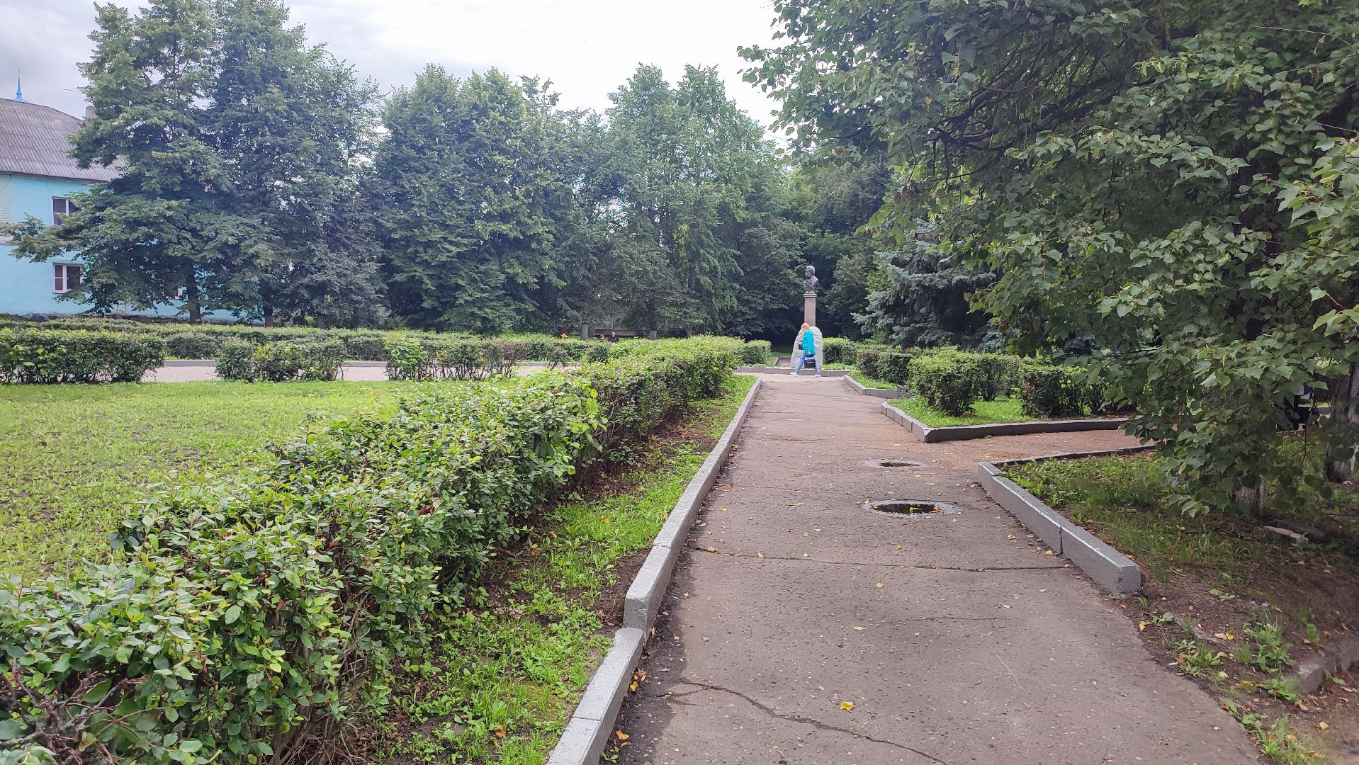 Кашира, Пушкинский сквер, благоустройство, газоны, цветы