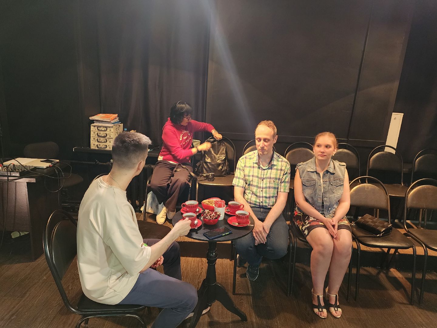 Долгопрудный, театр, распродажа, барахолка, благотворительность, реквизит