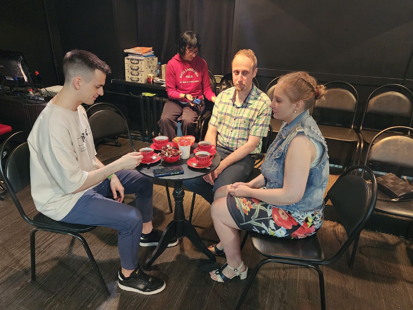 Долгопрудный, театр, распродажа, барахолка, благотворительность, реквизит