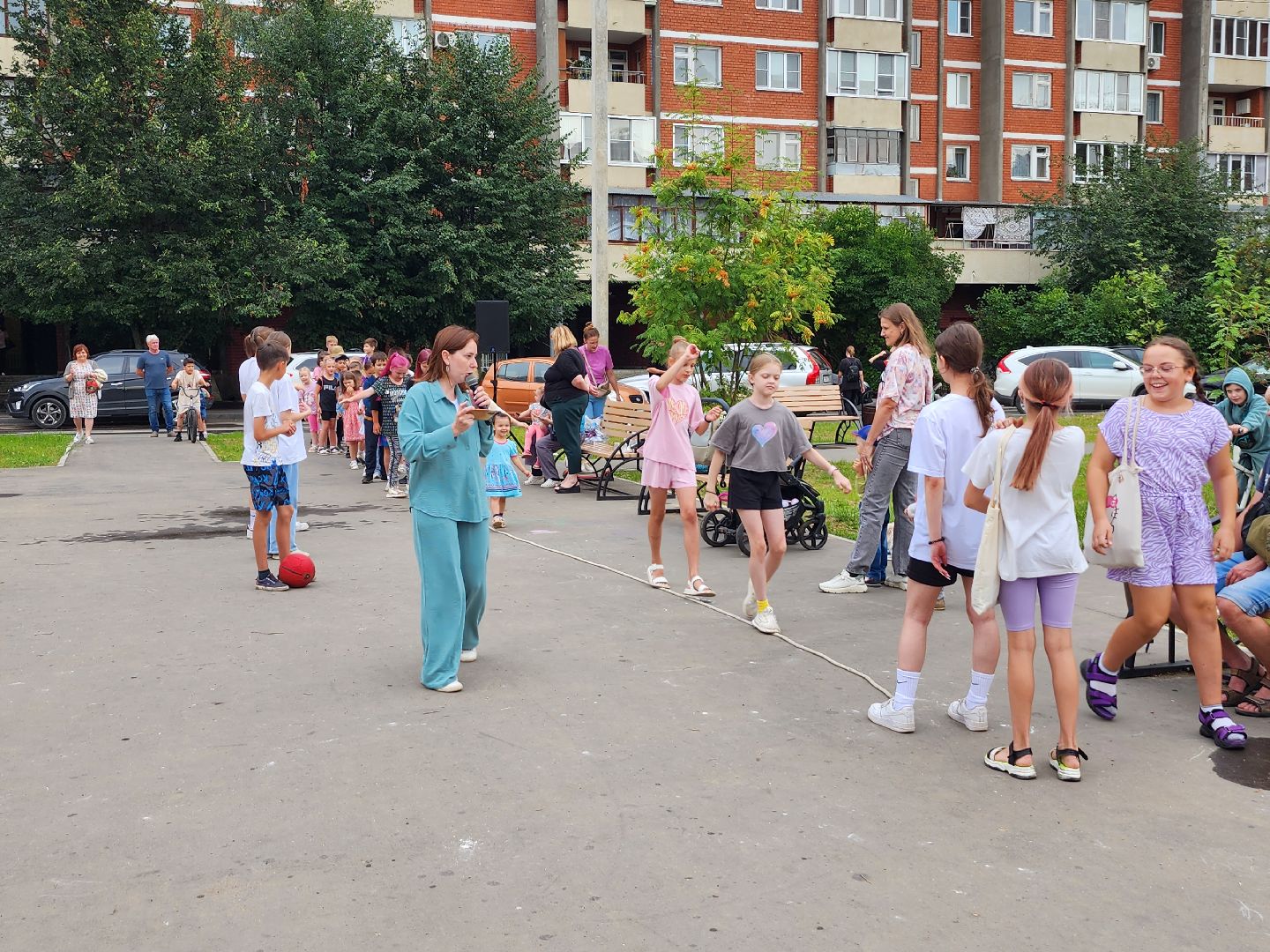 день двора, праздник двора, двор, дети, благоустройство, депутат, серпухов, ивановские дворики, улица юбилейная,