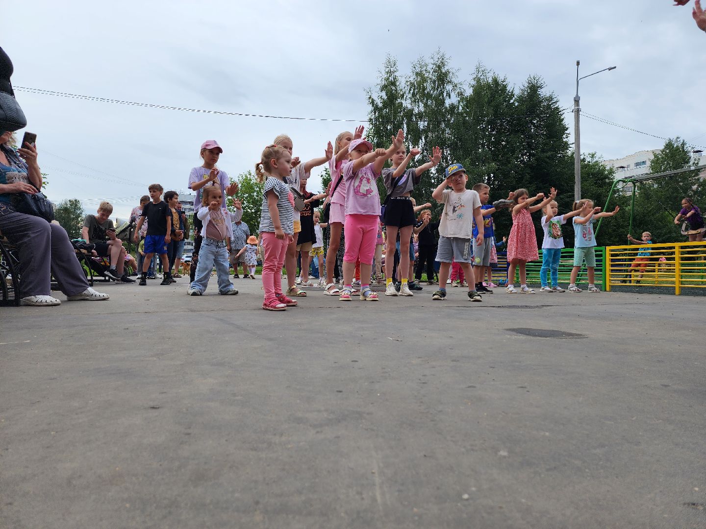 день двора, праздник двора, двор, дети, благоустройство, депутат, серпухов, ивановские дворики, улица юбилейная,