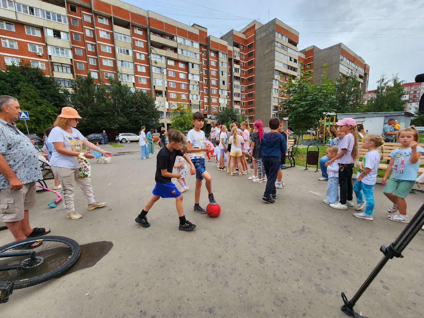 день двора, праздник двора, двор, дети, благоустройство, депутат, серпухов, ивановские дворики, улица юбилейная,