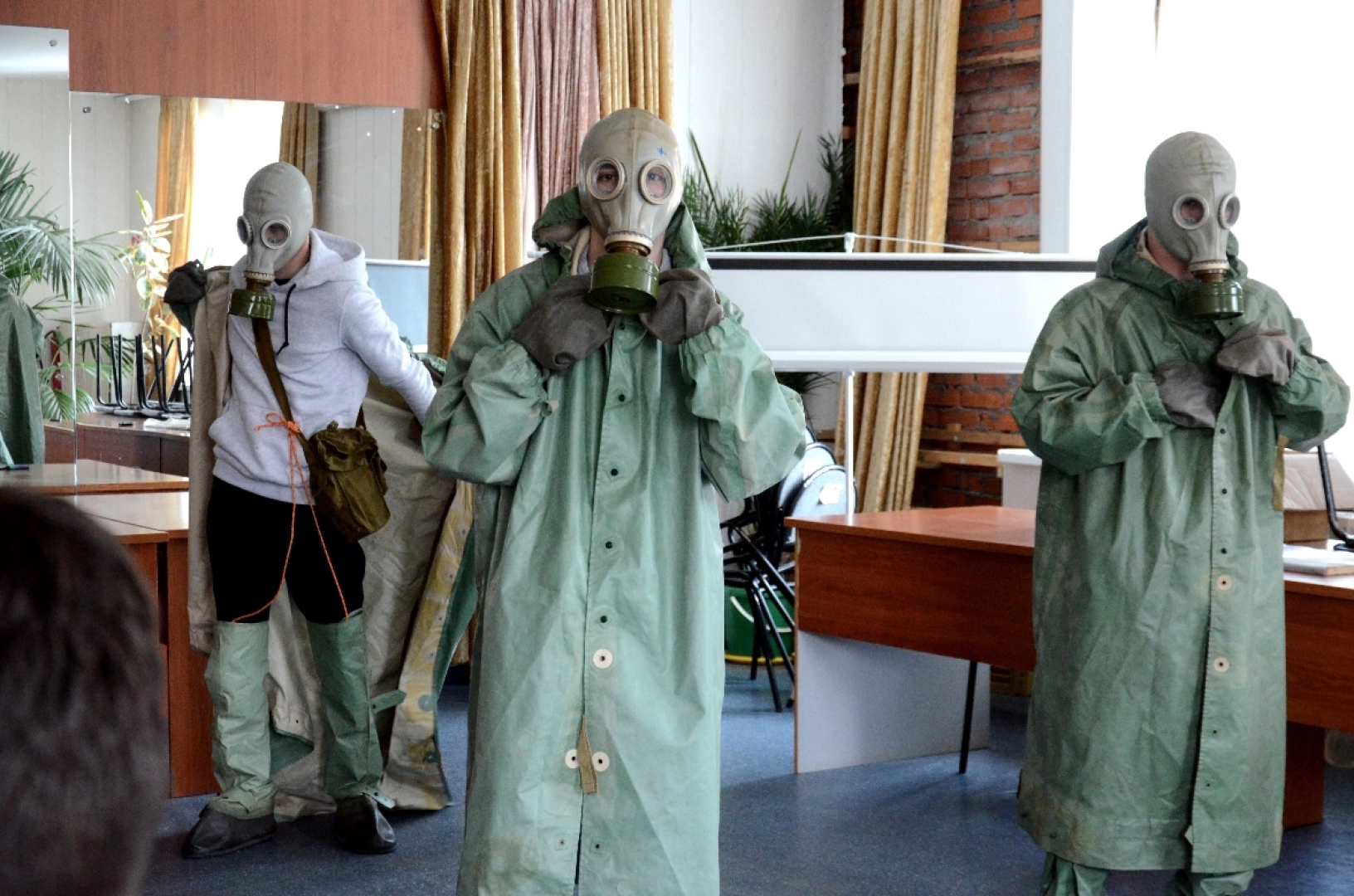 Домодедово, противогаз, тренировка, обучение жителей, костюм химической защиты