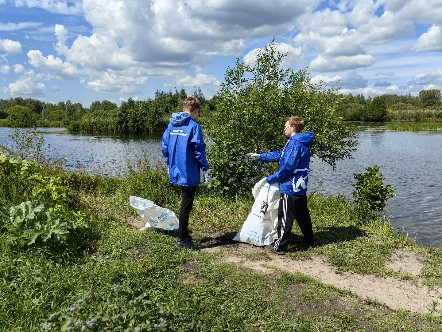 Мусор, берег, водоём, акция, волонтёры