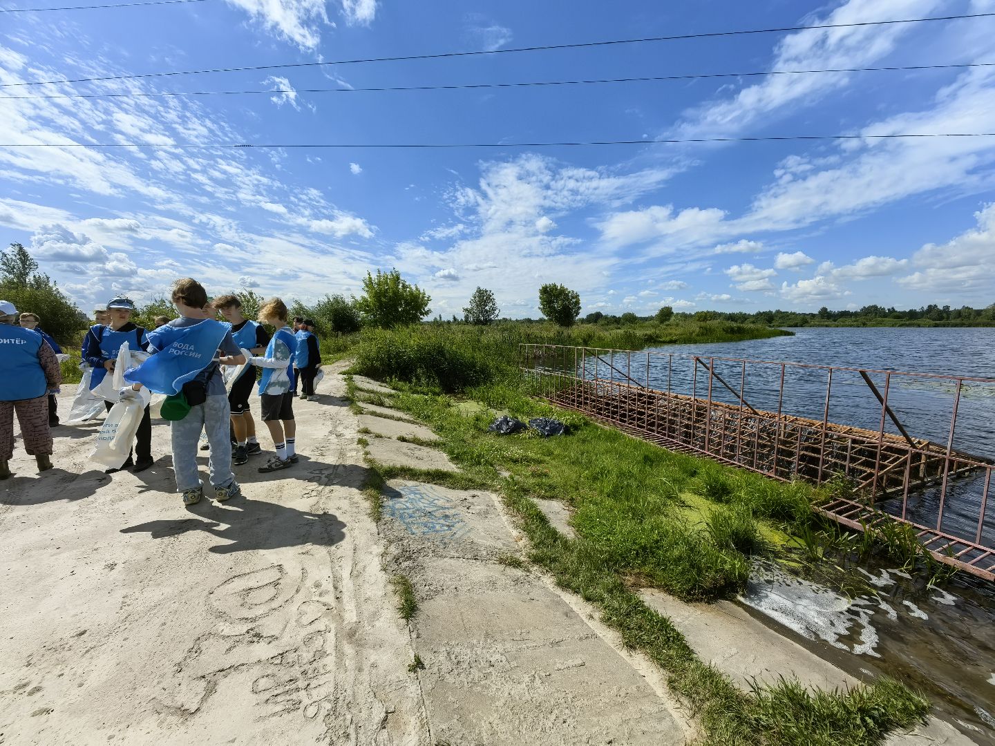 Мусор, берег, водоём, акция, волонтёры
