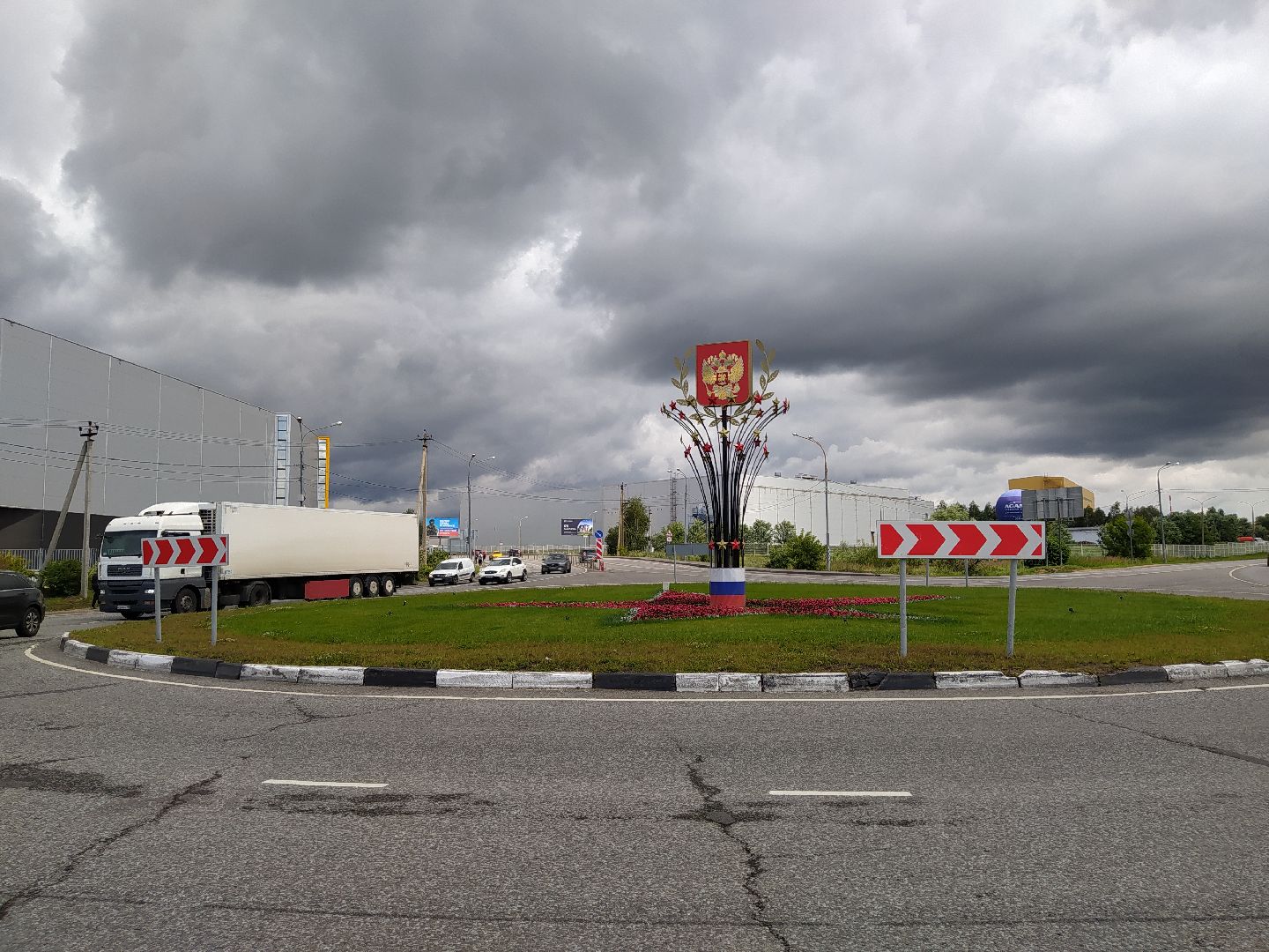 Истра, герб, стела, флаг