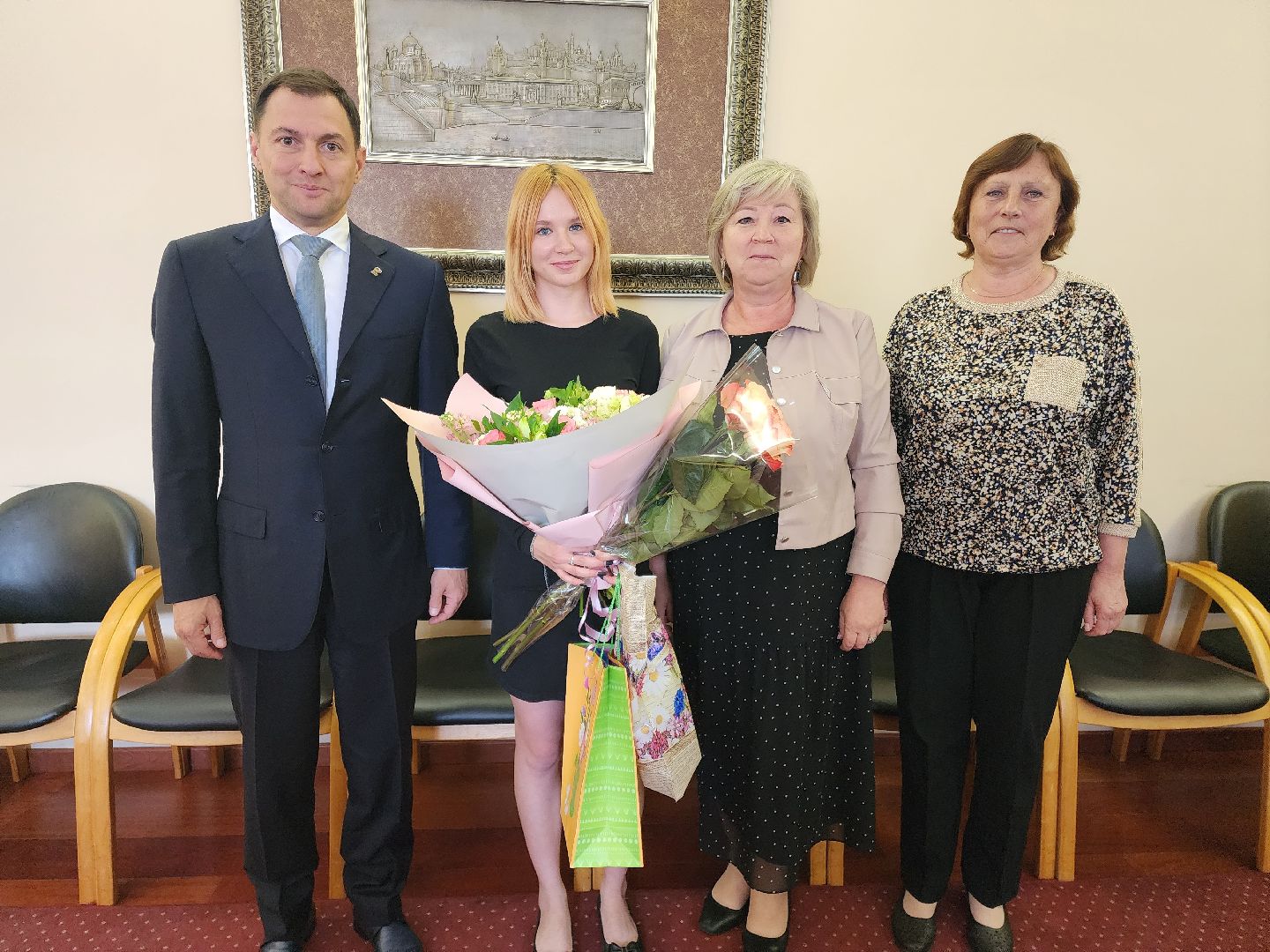 Раменское, общество, вручение ключей от квартиры девочке-сироте