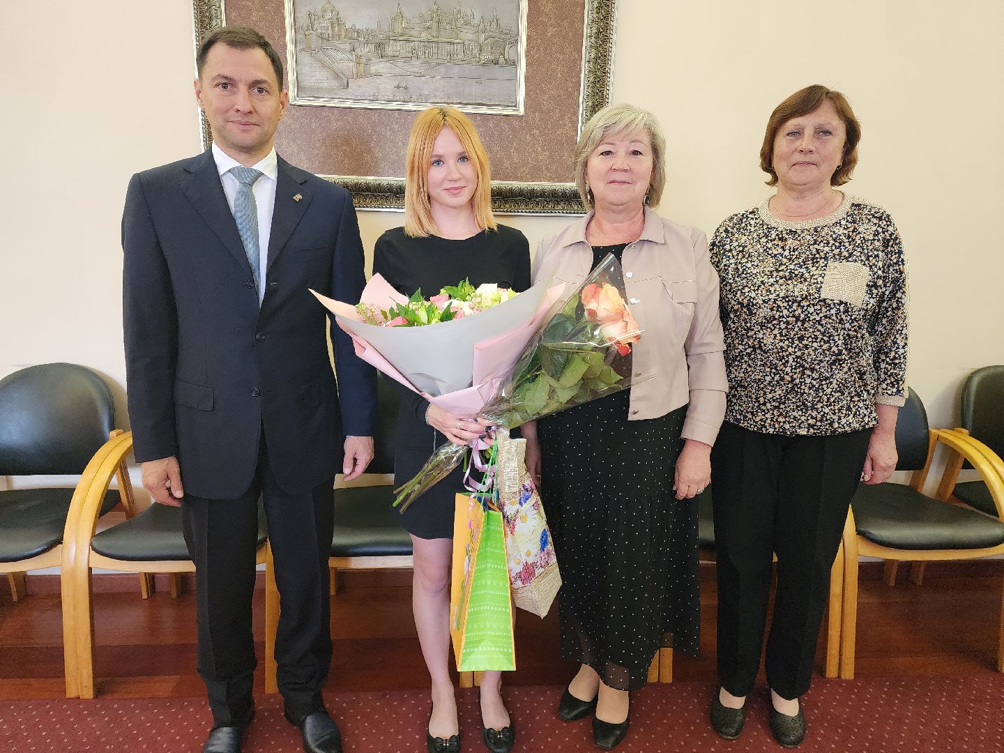 Раменское, общество, вручение ключей от квартиры девочке-сироте